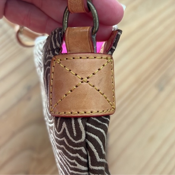 Dooney & Bourke Crossbody Bag - Picture 4 of 8